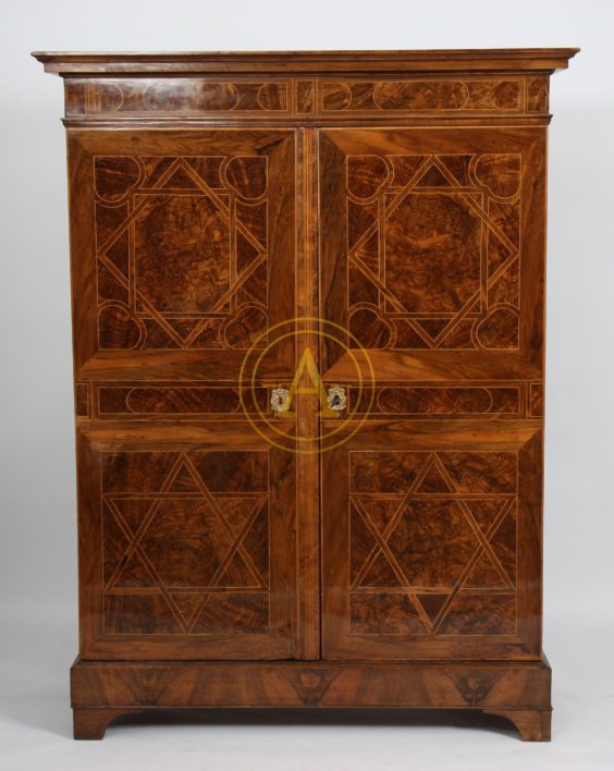 ARMOIRE MARQUETEE LOUIS XIV