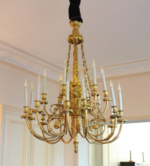 IMPORTANT EIGHTEEN LIGHTS CHANDELIER LOUIS XVI