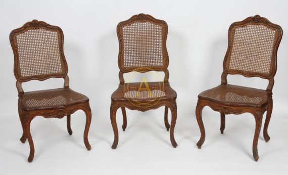 ENSEMBLE DE TROIS CHAISES CANNEES LOUIS XV