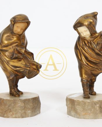 PAIRE DE BRONZES “ENFANTS”