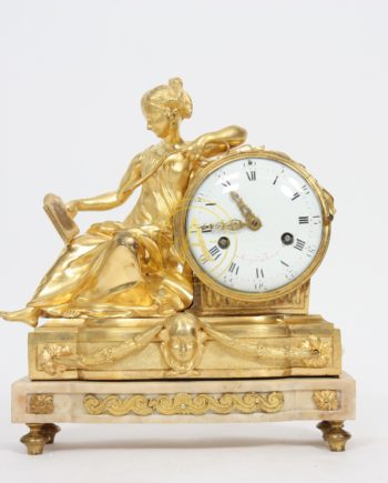 PENDULE EN BRONZE DORE “CLEOPATRE” LOUIS XVI