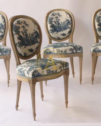 SUITE DE QUATRE CHAISES MEDAILLON DE STYLE LOUIS XVI