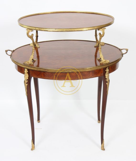 ELEGANTE TABLE A THE LOUIS XV