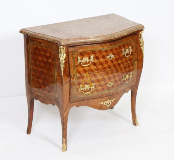 PETITE COMMODE D’ENTRE DEUX LOUIS XV