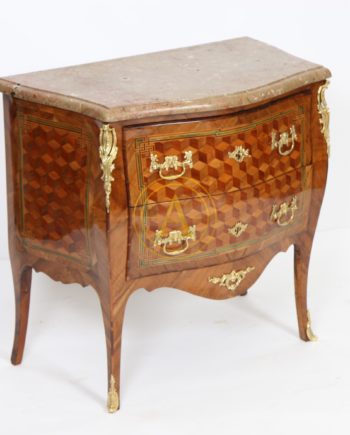 PETITE COMMODE D’ENTRE DEUX LOUIS XV