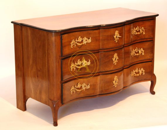 COMMODE LOUIS XV ATTRIBUEE A HACHE