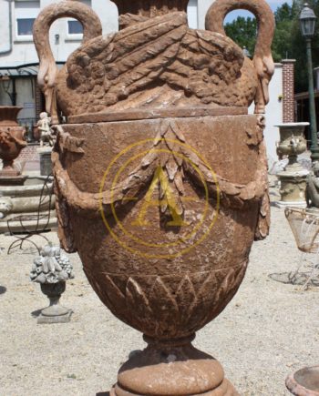 PAIRE DE VASES AUX CYGNES