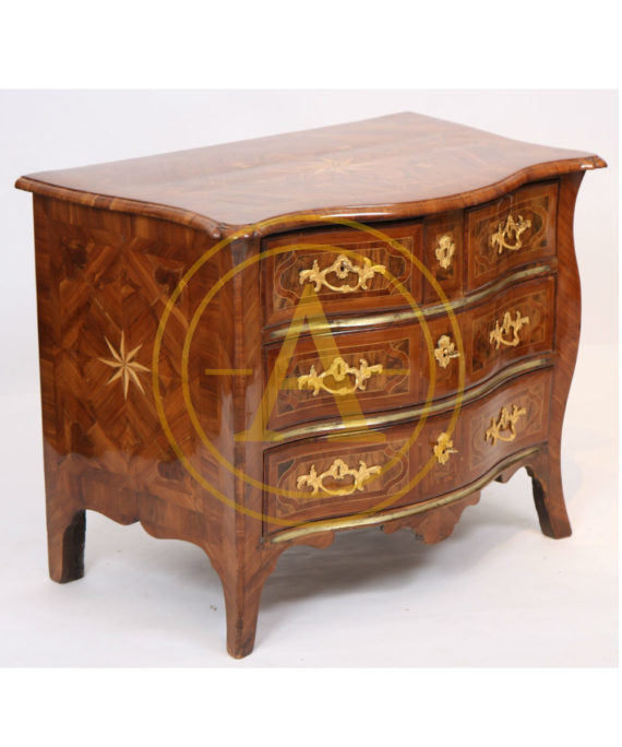 COMMODE MARQUETEE DE L’EST “DE MARIAGE” LOUIS XV