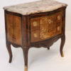 Petite commode sauteuse marquetée Louis XV