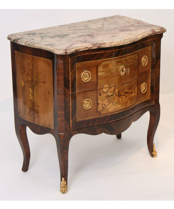 Petite commode sauteuse marquetée Louis XV