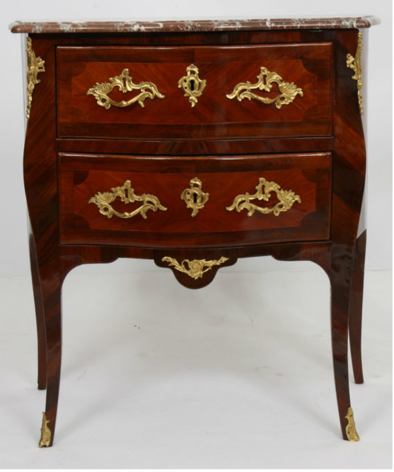 PETITE COMMODE SAUTEUSE MARQUETEE LOUIS XV